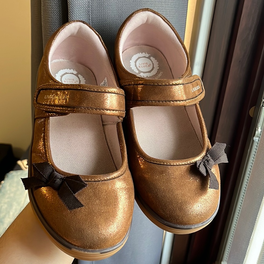 Big Girls size 3 Cinnamon Mary Jane’s